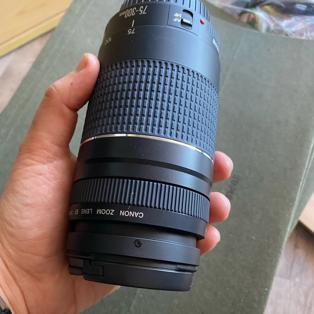 New never used canon ef 75-300mm f/4-5.6 in